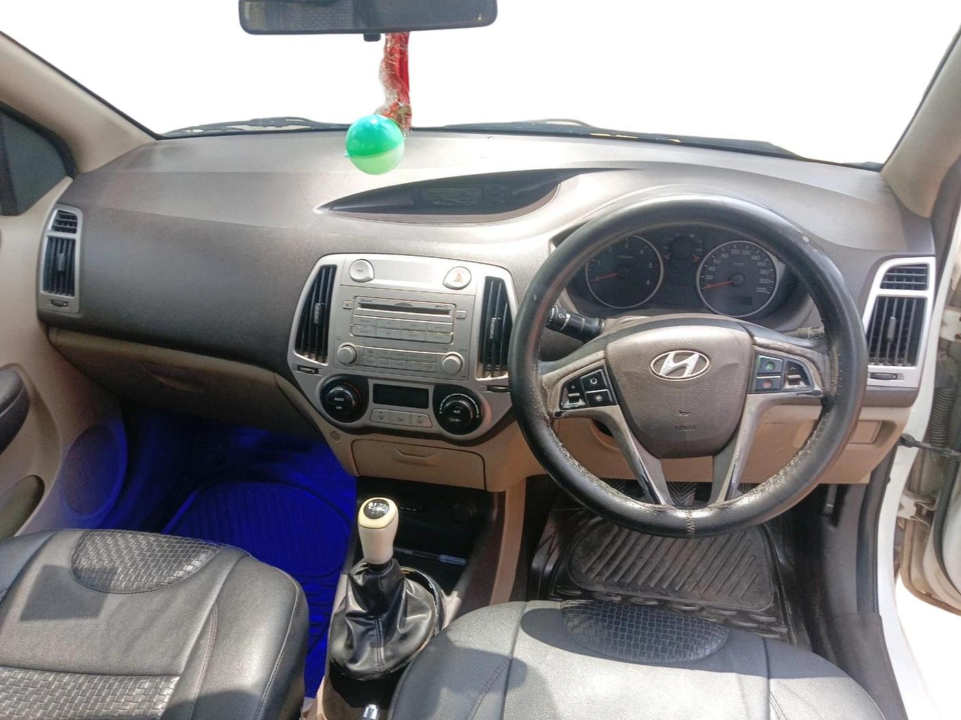 2011 Hyundai i20 SPORTZ 1.4 CRDI, Diesel, Manual, 1,13,600 km, interior