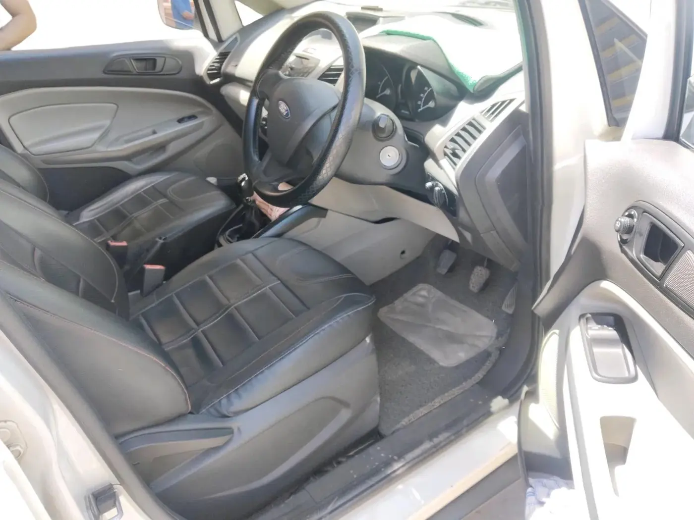 2015 Ford Ecosport AMBIENTE 1.5L DIESEL, Diesel, Manual, 1,25,303 km, interior