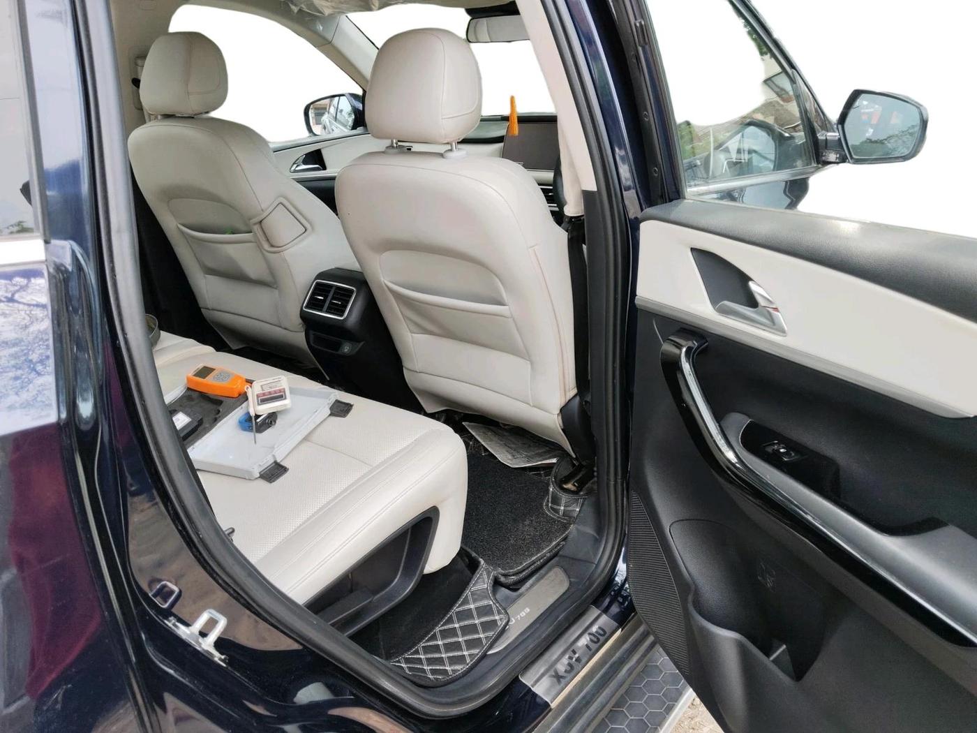 2022 Mahindra XUV700 AX 7 D MT 7 STR, Diesel, Manual, 59,846 km, interior