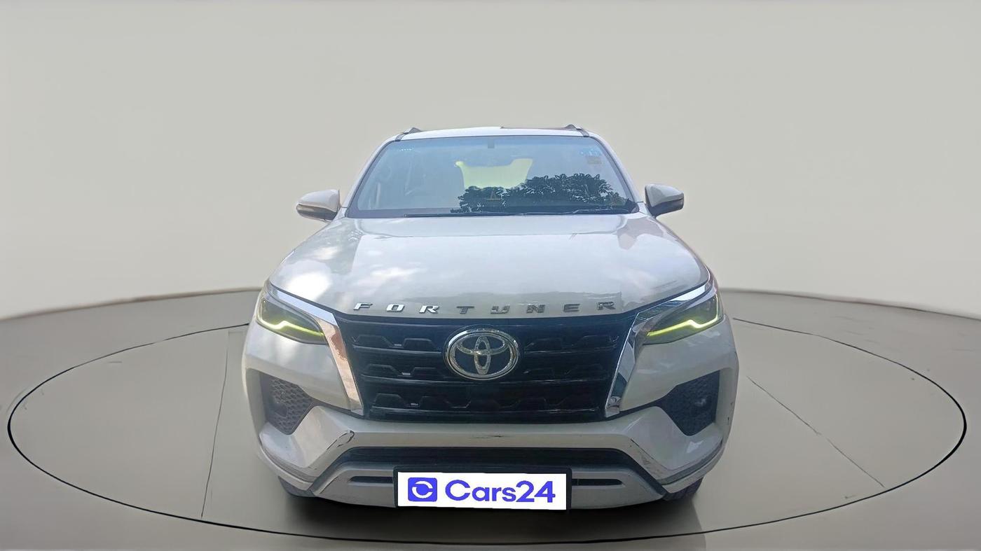 2022 Toyota Fortuner 4X2 MT 2.8 DIESEL, Diesel, Manual, 1,39,700 km, exterior