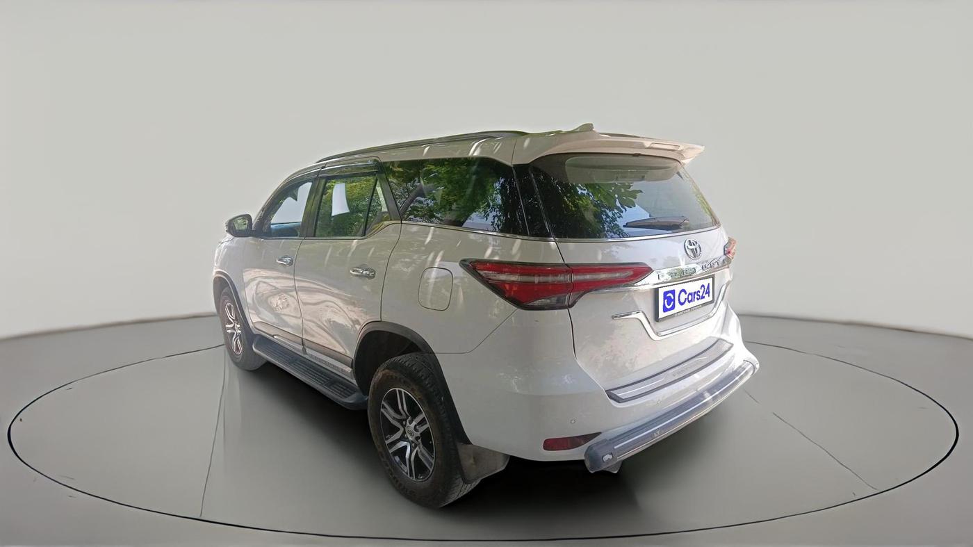 2022 Toyota Fortuner 4X2 MT 2.8 DIESEL, Diesel, Manual, 1,39,700 km, exterior