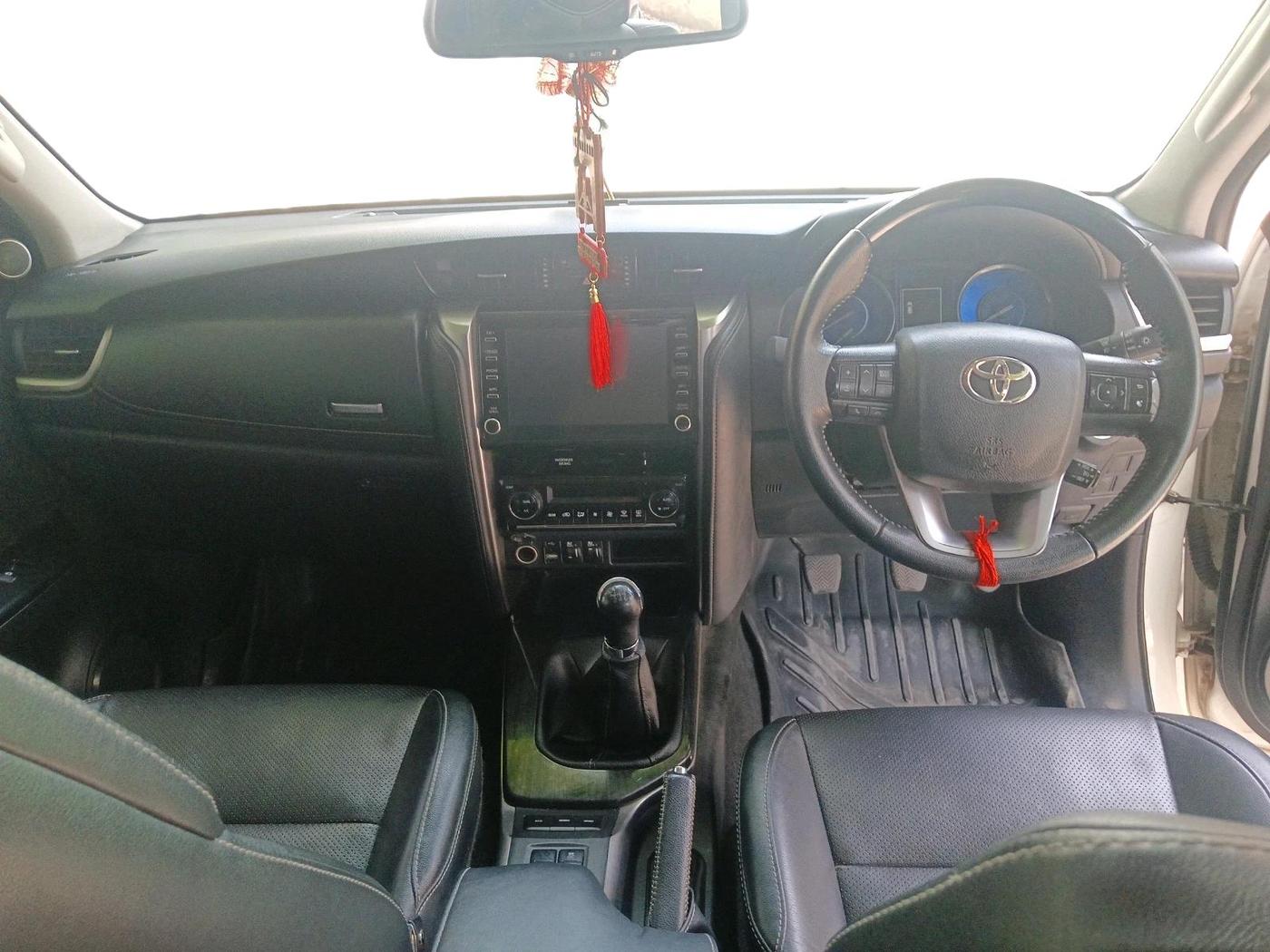 2022 Toyota Fortuner 4X2 MT 2.8 DIESEL, Diesel, Manual, 1,39,700 km, interior