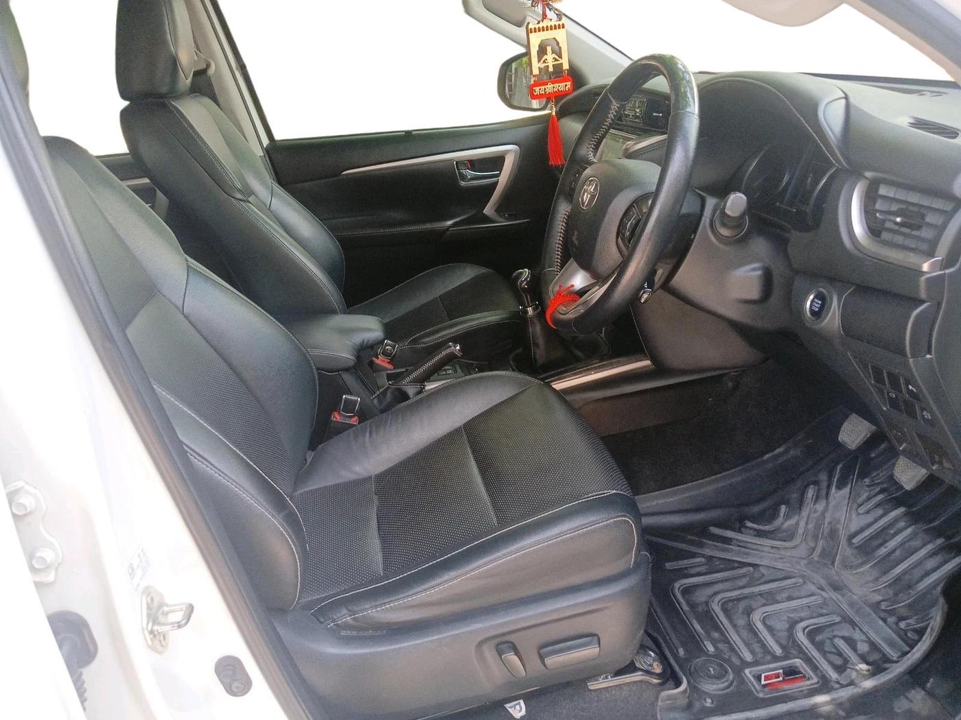 2022 Toyota Fortuner 4X2 MT 2.8 DIESEL, Diesel, Manual, 1,39,700 km, interior