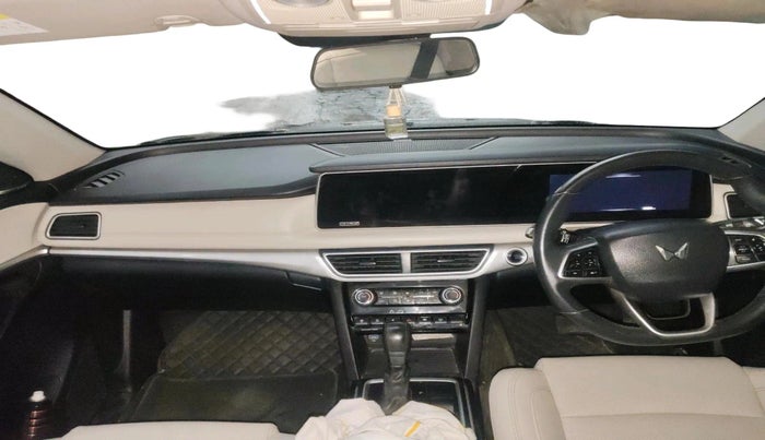 2022 Mahindra XUV700 AX 7 LUXURY P AT 7 STR, Petrol, Automatic, 81,399 km, interior