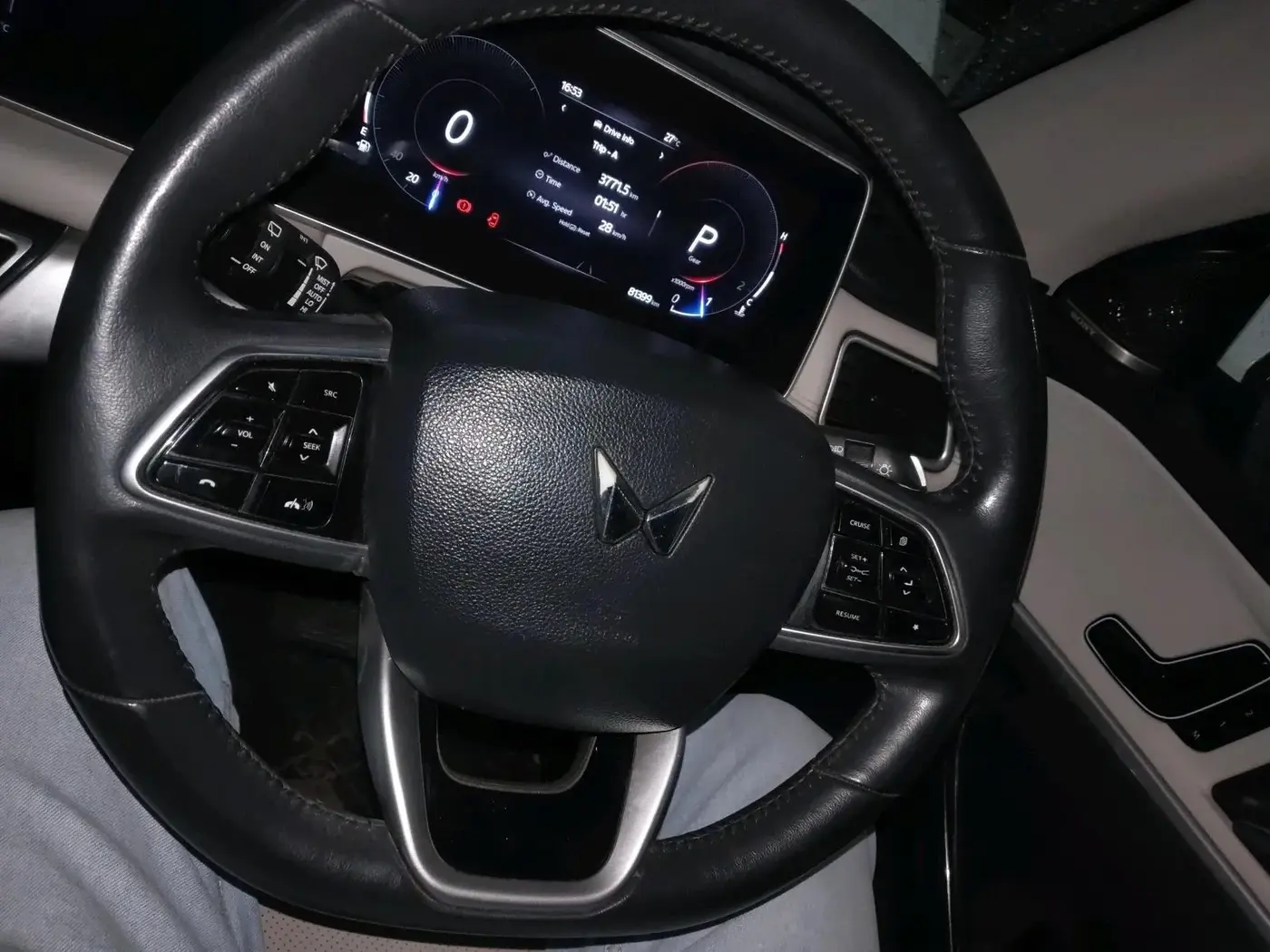 2022 Mahindra XUV700 AX 7 LUXURY P AT 7 STR, Petrol, Automatic, 81,399 km, interior
