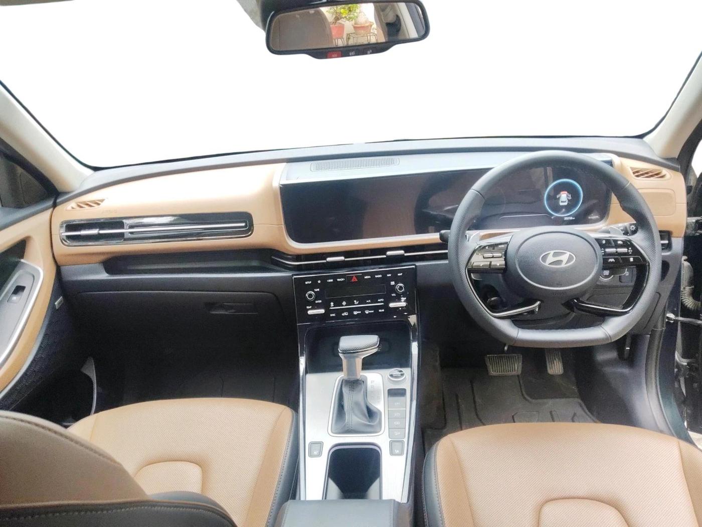 2024 Hyundai ALCAZAR Signature 6 STR 1.5 Turbo GDi Petrol DCT, Petrol, Automatic, 23,218 km, interior