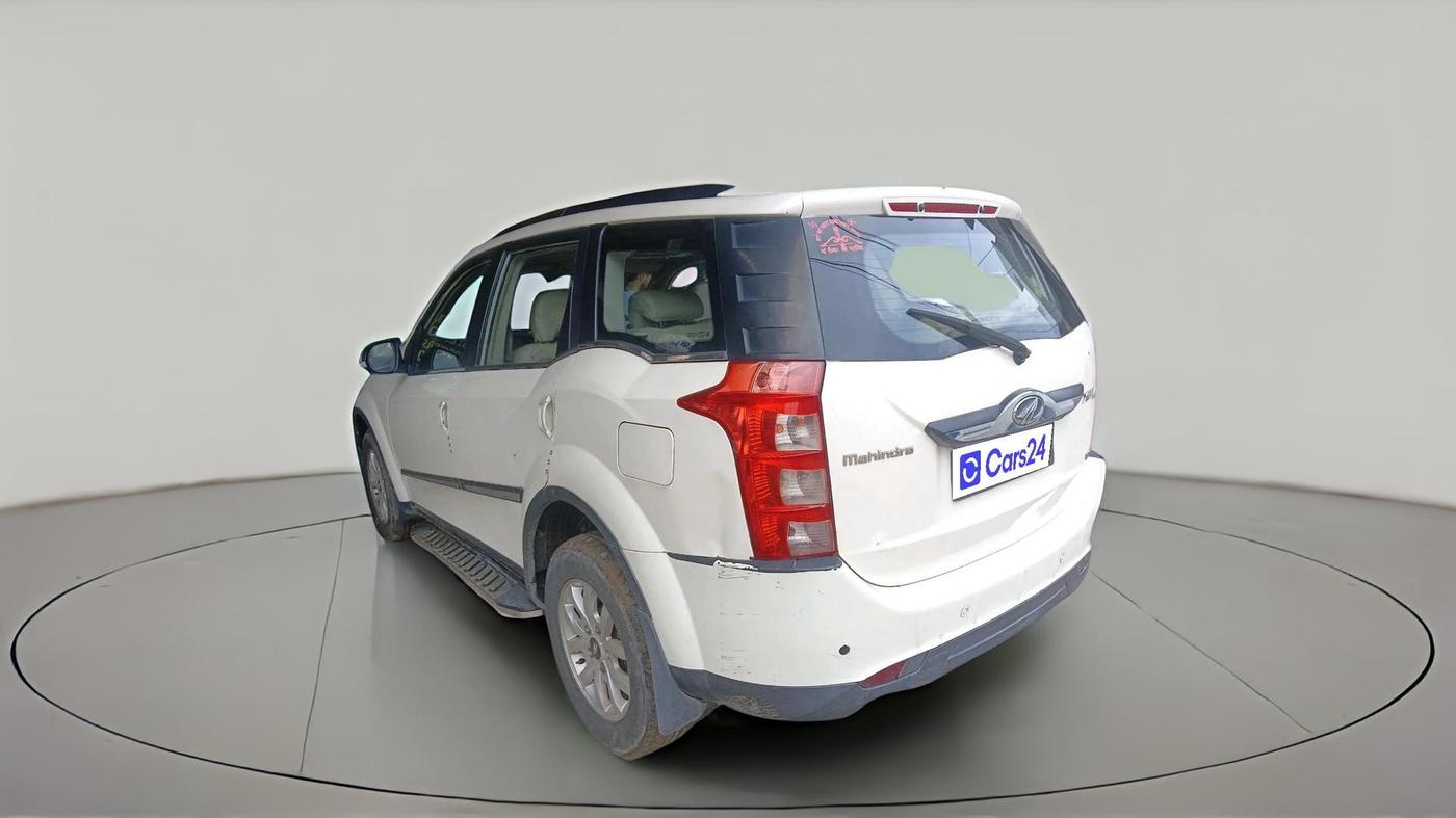 2015 Mahindra XUV500 W10, Diesel, Manual, 1,52,834 km, exterior