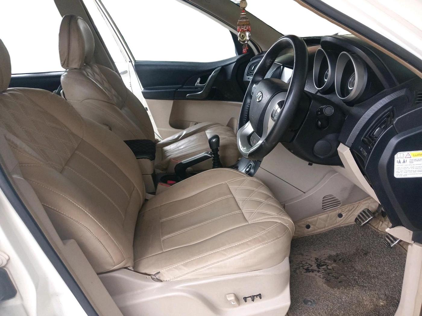 2015 Mahindra XUV500 W10, Diesel, Manual, 1,52,834 km, interior