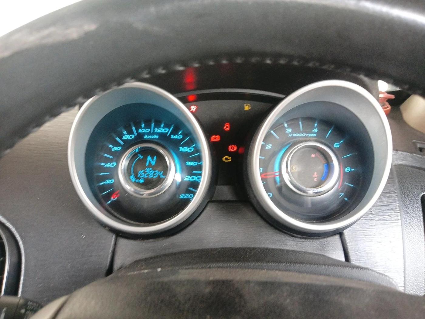 2015 Mahindra XUV500 W10, Diesel, Manual, 1,52,834 km, interior