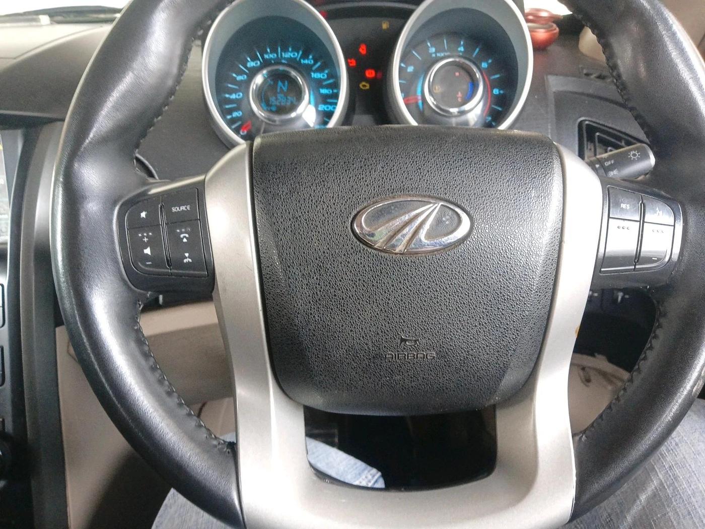 2015 Mahindra XUV500 W10, Diesel, Manual, 1,52,834 km, interior