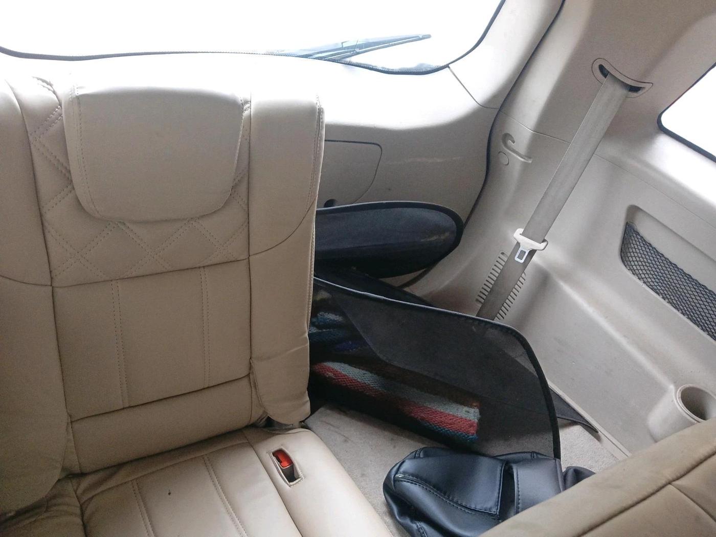 2015 Mahindra XUV500 W10, Diesel, Manual, 1,52,834 km, interior