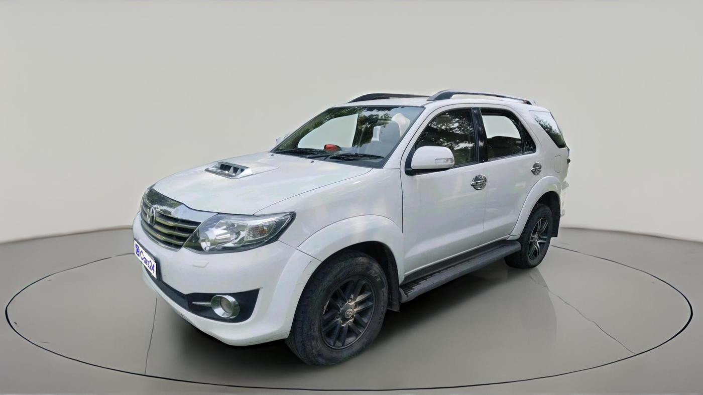 2012 Toyota Fortuner 3.0 4X4 MT, Diesel, Manual, 2,19,944 km, exterior