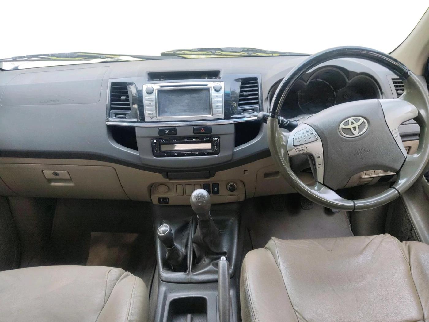 2012 Toyota Fortuner 3.0 4X4 MT, Diesel, Manual, 2,19,944 km, interior