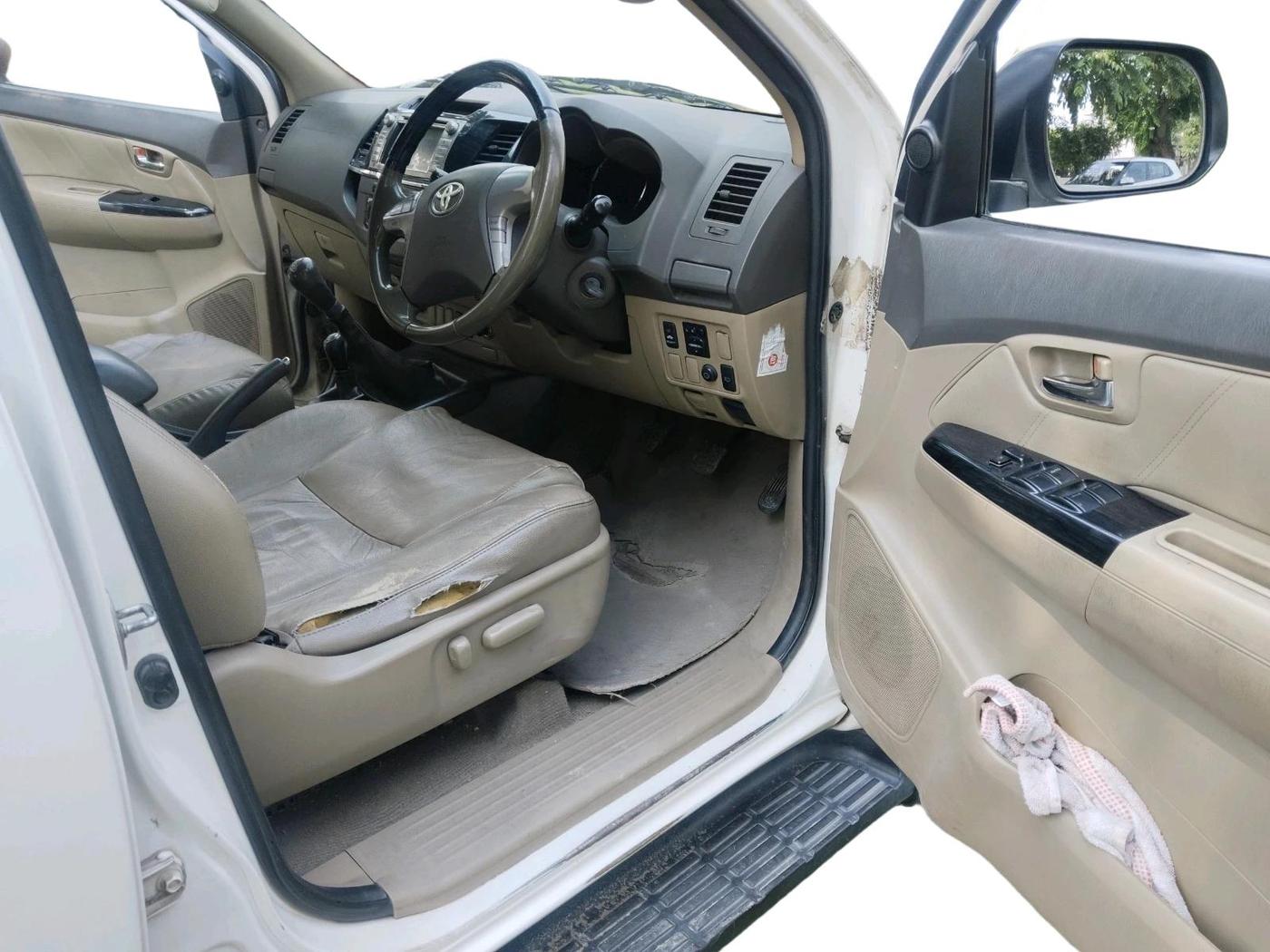 2012 Toyota Fortuner 3.0 4X4 MT, Diesel, Manual, 2,19,944 km, interior