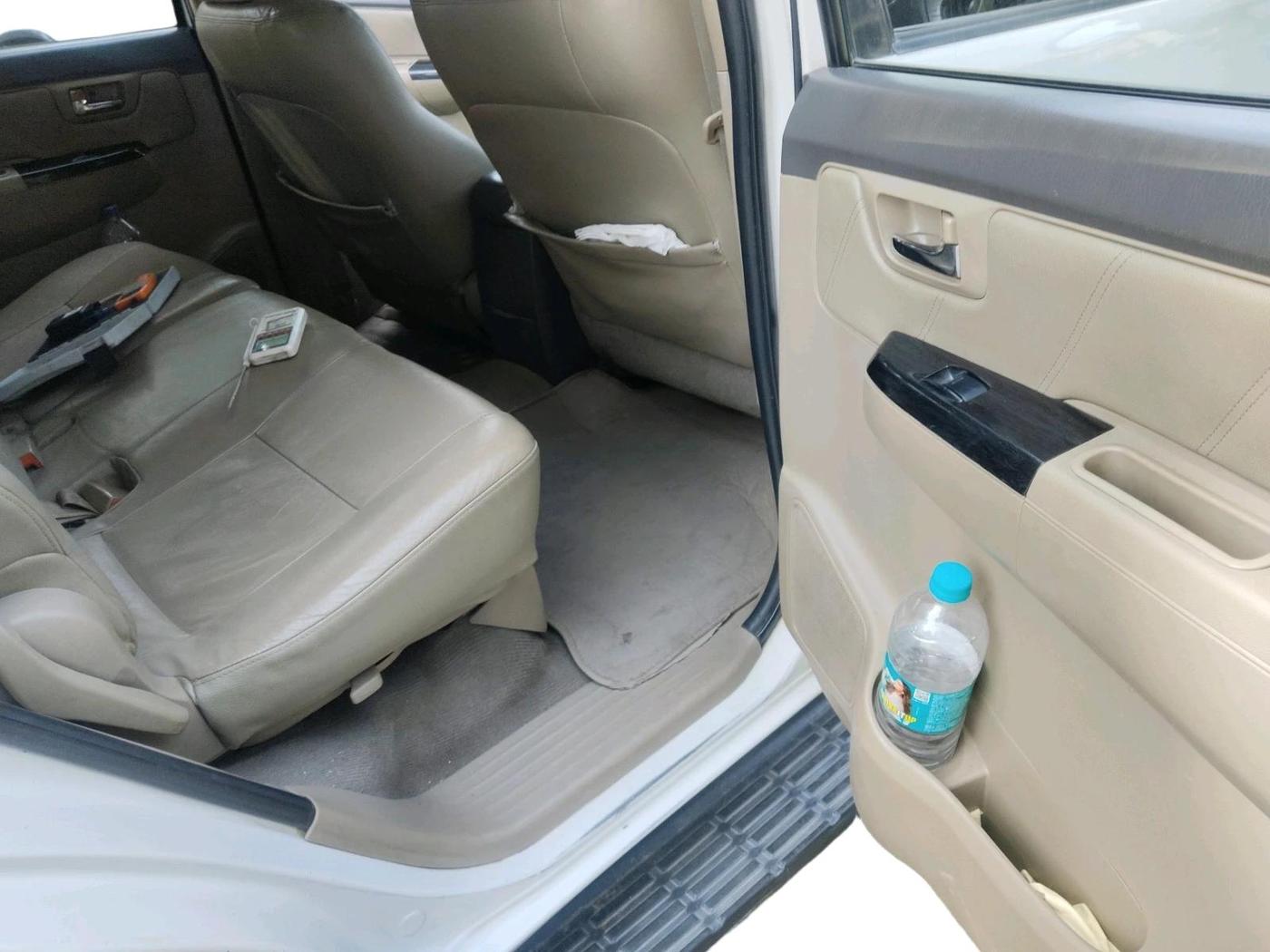 2012 Toyota Fortuner 3.0 4X4 MT, Diesel, Manual, 2,19,944 km, interior