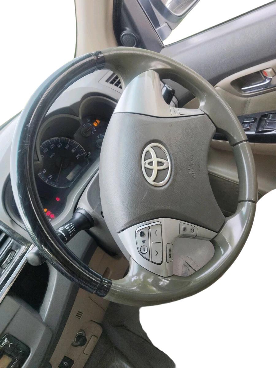 2012 Toyota Fortuner 3.0 4X4 MT, Diesel, Manual, 2,19,944 km, interior