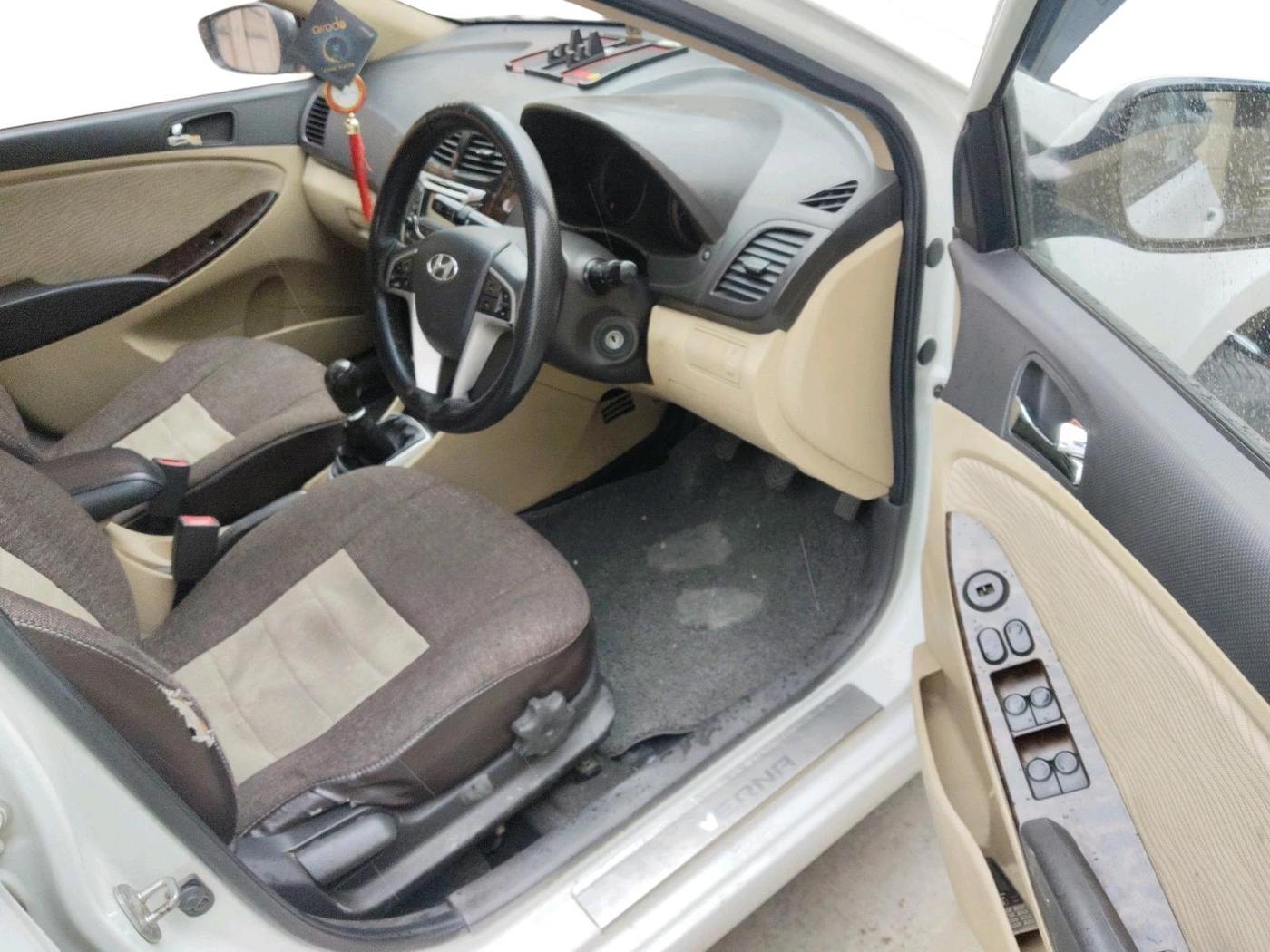 2013 Hyundai Verna FLUIDIC 1.6 CRDI EX, Diesel, Manual, 1,23,000 km, interior