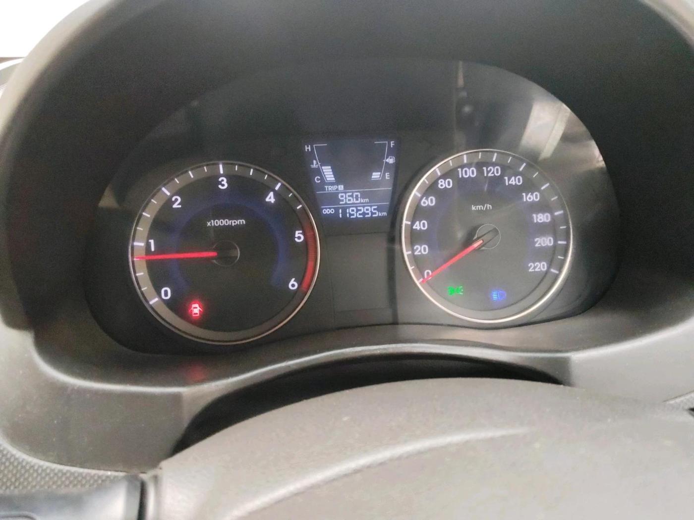 2013 Hyundai Verna FLUIDIC 1.6 CRDI EX, Diesel, Manual, 1,23,000 km, interior