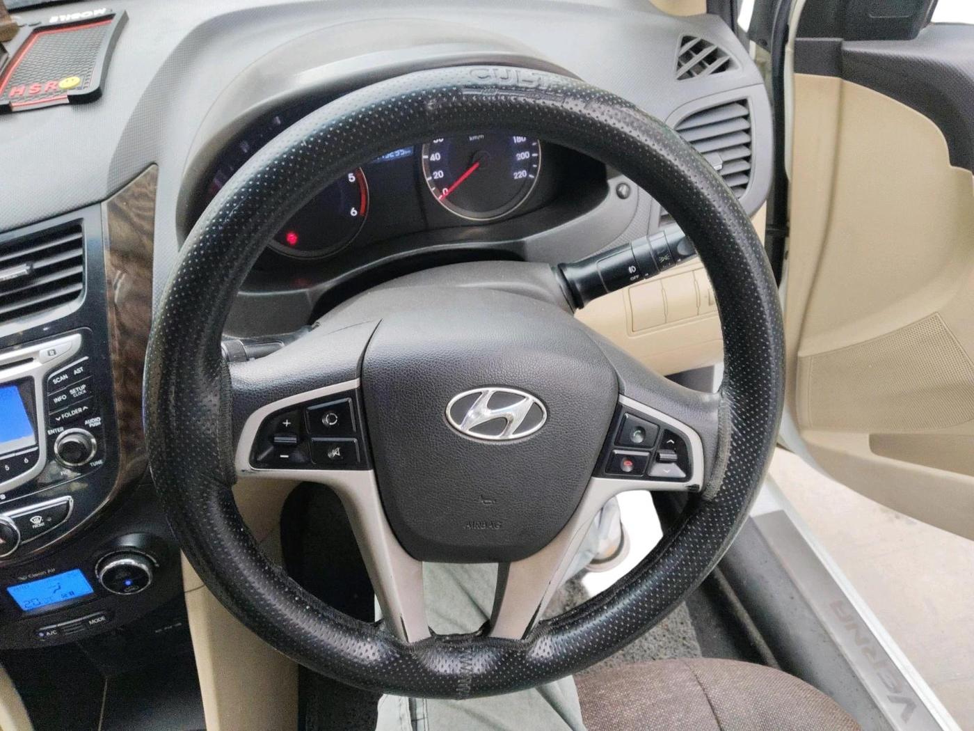 2013 Hyundai Verna FLUIDIC 1.6 CRDI EX, Diesel, Manual, 1,23,000 km, interior