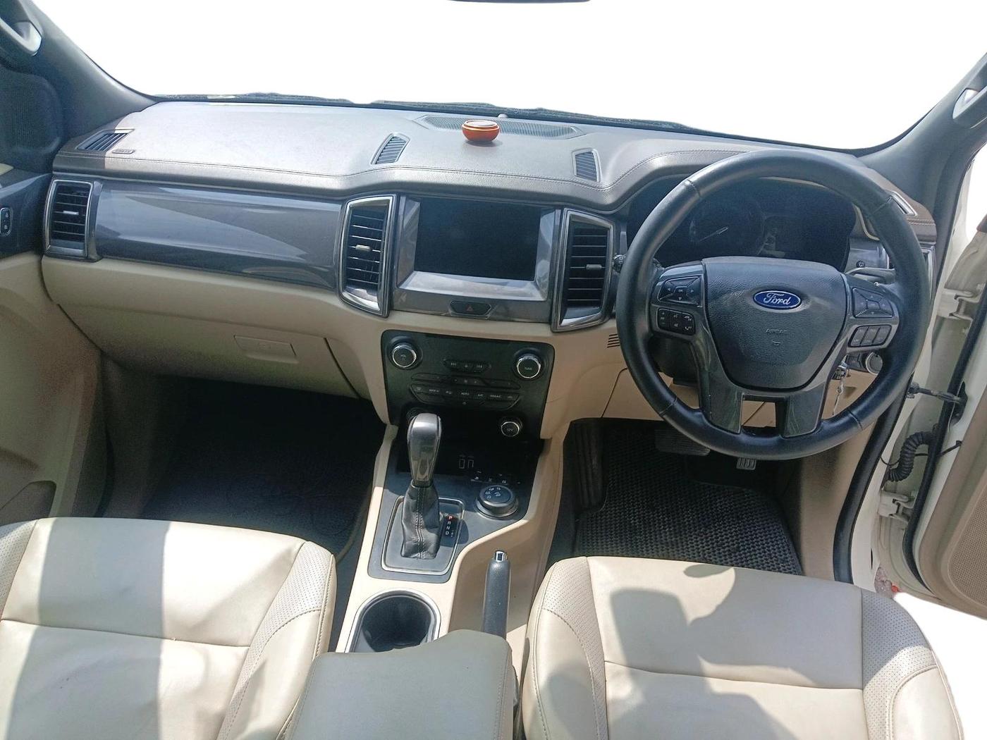 2017 Ford Endeavour TITANIUM 3.2 4X4 AT, Diesel, Automatic, 98,998 km, interior