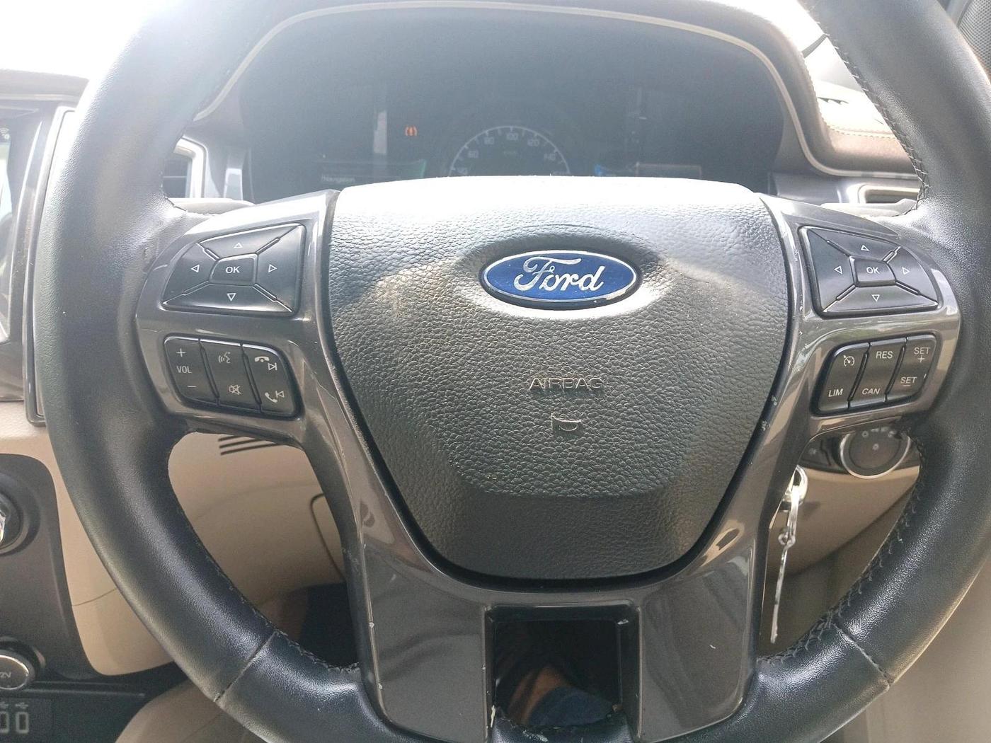 2017 Ford Endeavour TITANIUM 3.2 4X4 AT, Diesel, Automatic, 98,998 km, interior