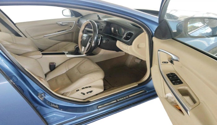 2016 Volvo S60 Momentum D4, Diesel, Automatic, 78,028 km, interior