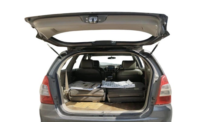 2014 Toyota Innova 2.5 GX 7 STR, Diesel, Manual, 67,201 km, exterior