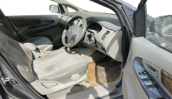 2014 Toyota Innova 2.5 GX 7 STR, Diesel, Manual, 67,201 km, interior