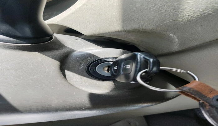 2014 Toyota Innova 2.5 GX 7 STR, Diesel, Manual, 67,201 km, interior