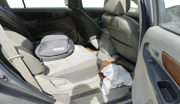 2014 Toyota Innova 2.5 GX 7 STR, Diesel, Manual, 67,201 km, interior