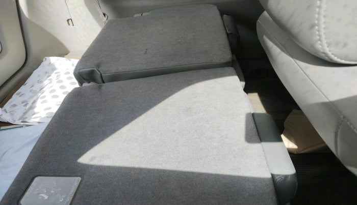 2014 Toyota Innova 2.5 GX 7 STR, Diesel, Manual, 67,201 km, interior