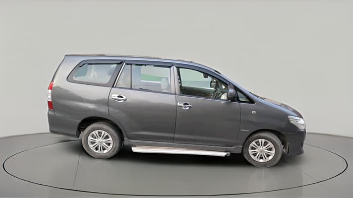 2013 Toyota Innova 2.5 GX 7 STR, Diesel, Manual, 1,05,175 km, exterior