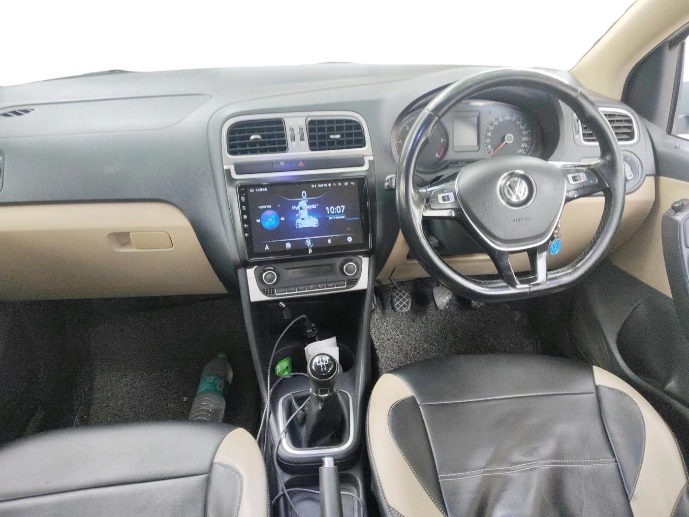 2015 Volkswagen Polo HIGHLINE1.5L, Diesel, Manual, 99,049 km, interior