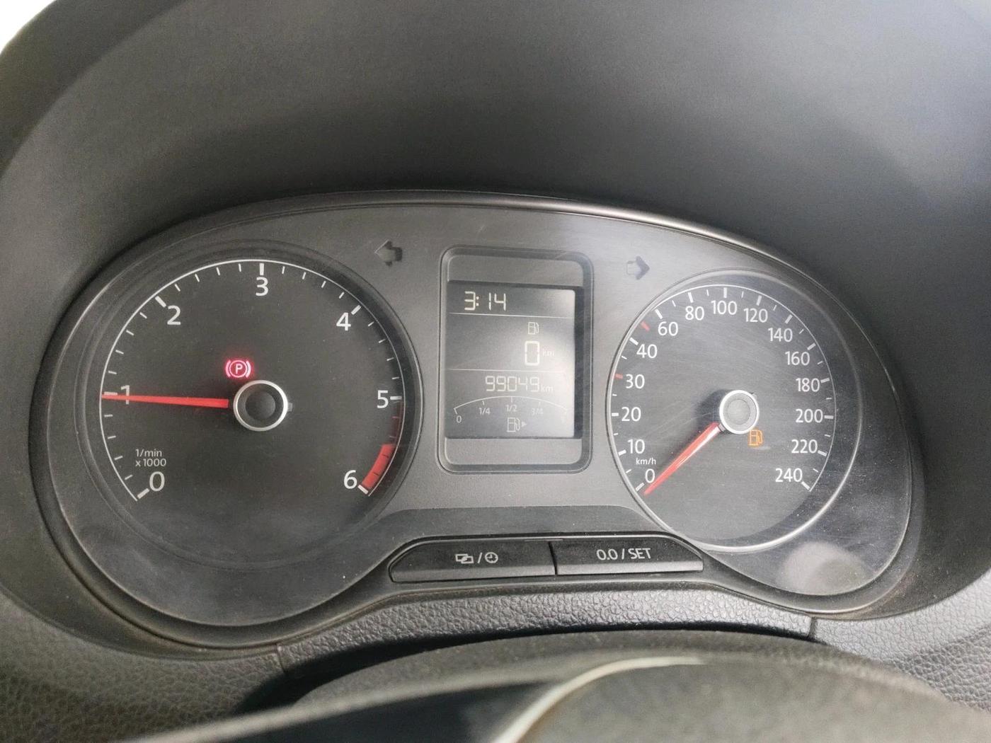 2015 Volkswagen Polo HIGHLINE1.5L, Diesel, Manual, 99,049 km, interior