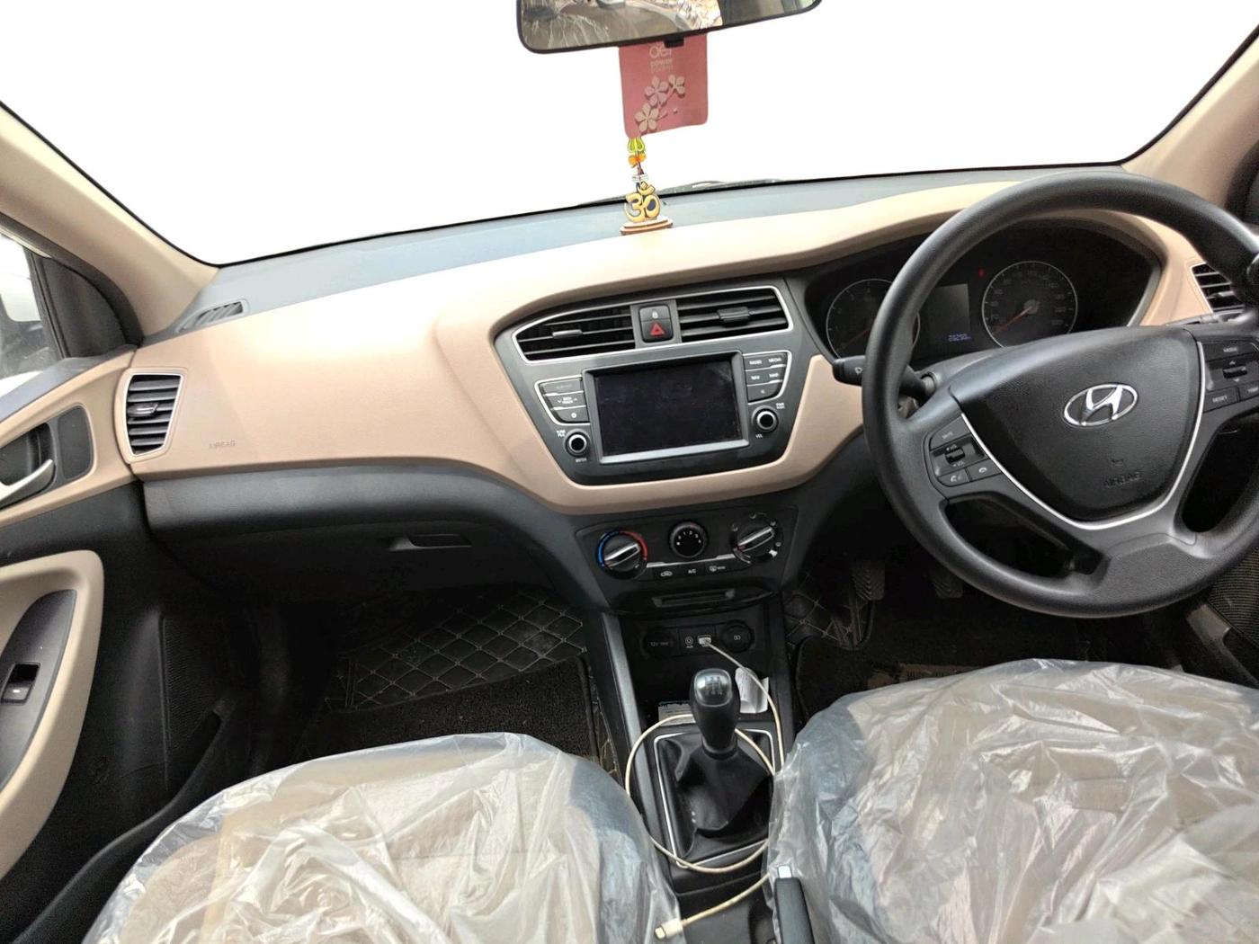 2020 Hyundai Elite i20 SPORTZ PLUS 1.2, Petrol, Manual, 26,298 km, interior