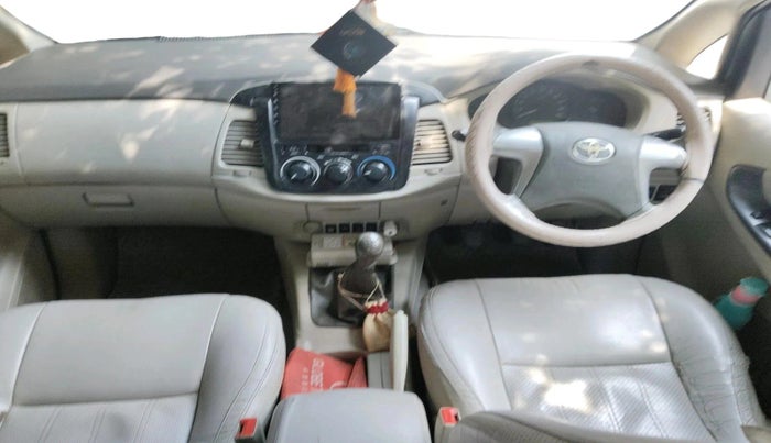 2014 Toyota Innova 2.5 GX 7 STR, Diesel, Manual, 2,88,737 km, interior
