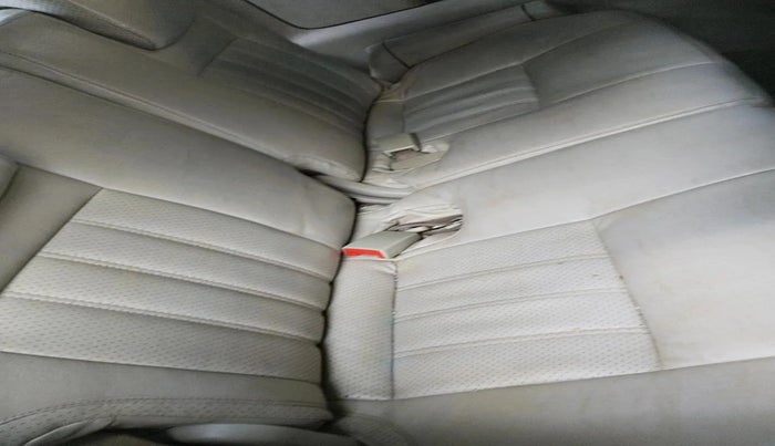 2014 Toyota Innova 2.5 GX 7 STR, Diesel, Manual, 2,88,737 km, interior