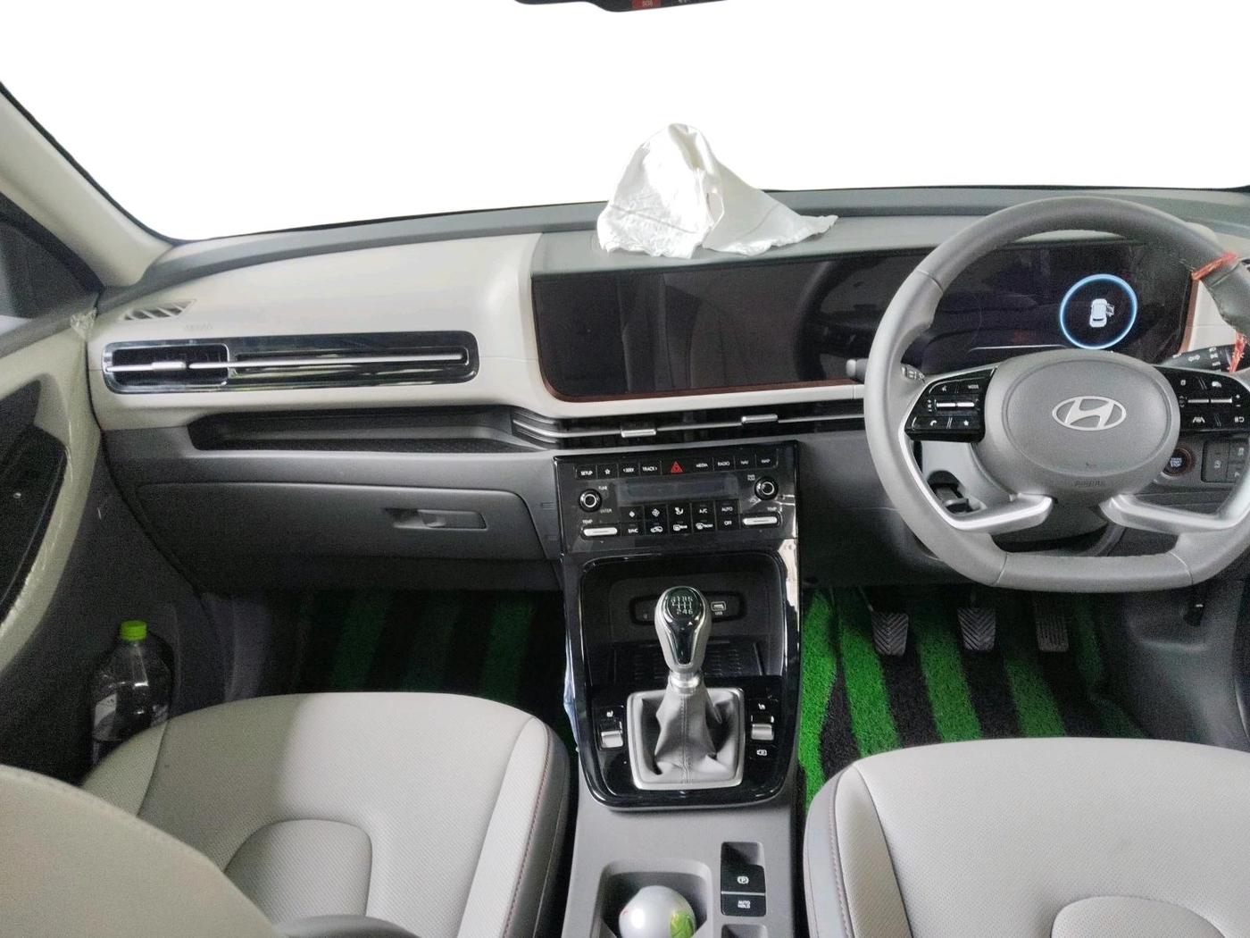 2024 Hyundai Creta SX (O) 1.5 PETROL, Petrol, Manual, 9,920 km, interior