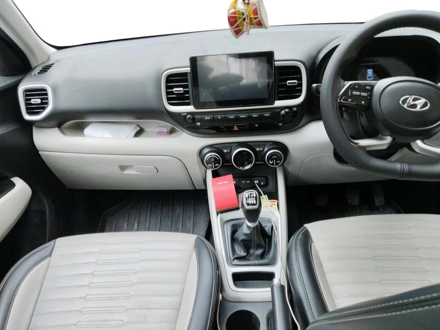 2022 Hyundai VENUE SX 1.5 CRDI, Diesel, Manual, 1,14,289 km, interior