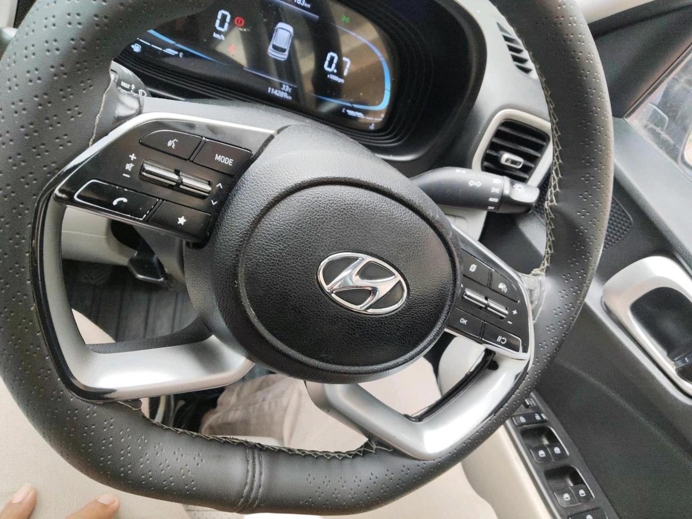 2022 Hyundai VENUE SX 1.5 CRDI, Diesel, Manual, 1,14,289 km, interior