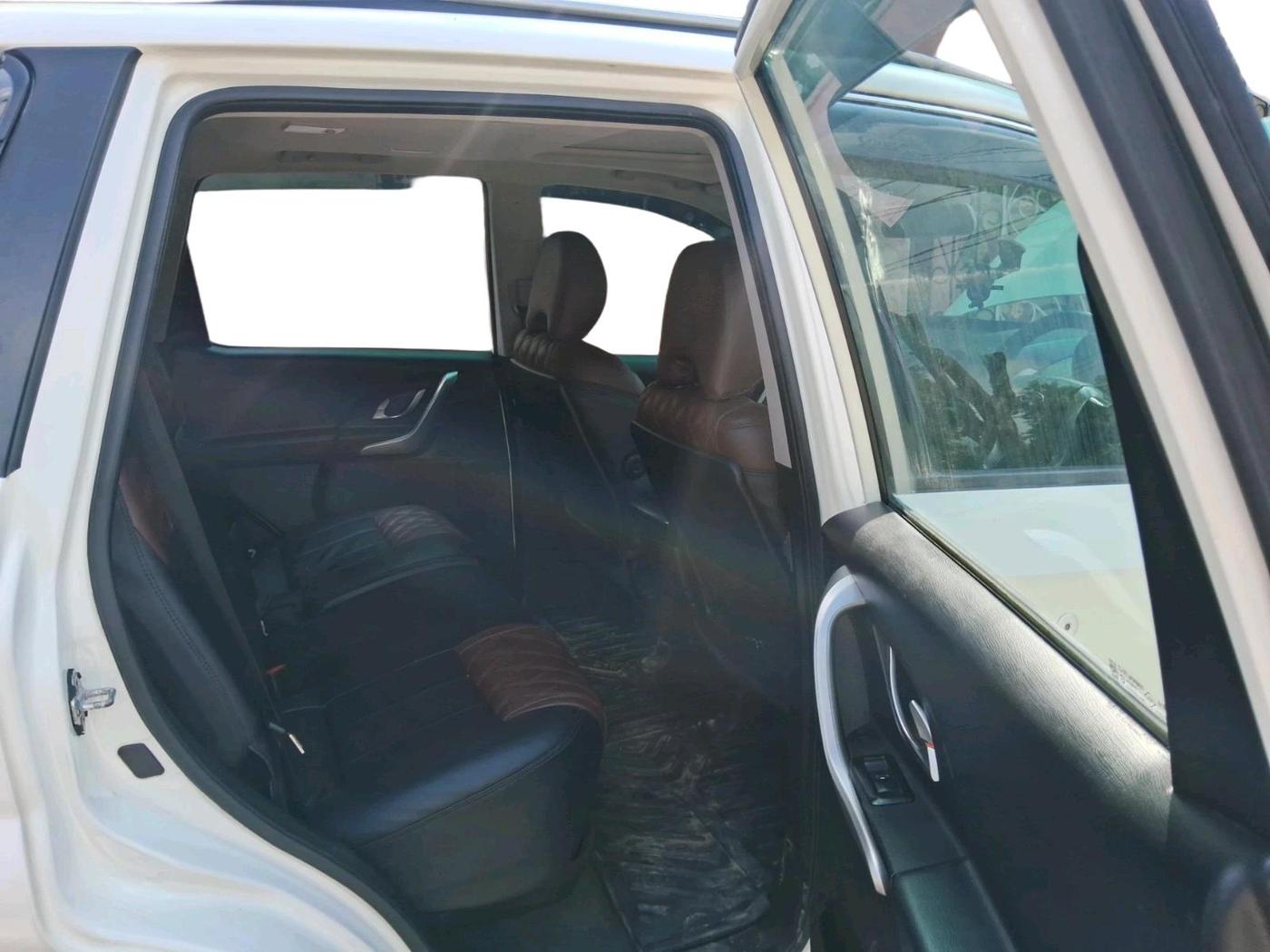 2019 Mahindra XUV500 W9, Diesel, Manual, 68,914 km, interior
