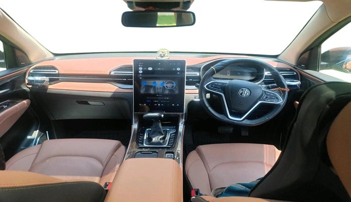 2024 MG HECTOR PLUS SAVVY PRO 1.5 TURBO CVT 7 STR, Petrol, Automatic, 20,254 km, interior