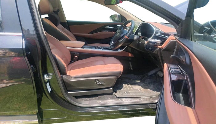 2024 MG HECTOR PLUS SAVVY PRO 1.5 TURBO CVT 7 STR, Petrol, Automatic, 20,254 km, interior