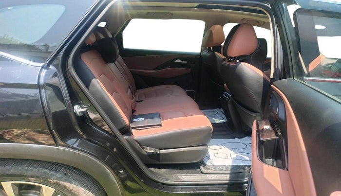 2024 MG HECTOR PLUS SAVVY PRO 1.5 TURBO CVT 7 STR, Petrol, Automatic, 20,254 km, interior