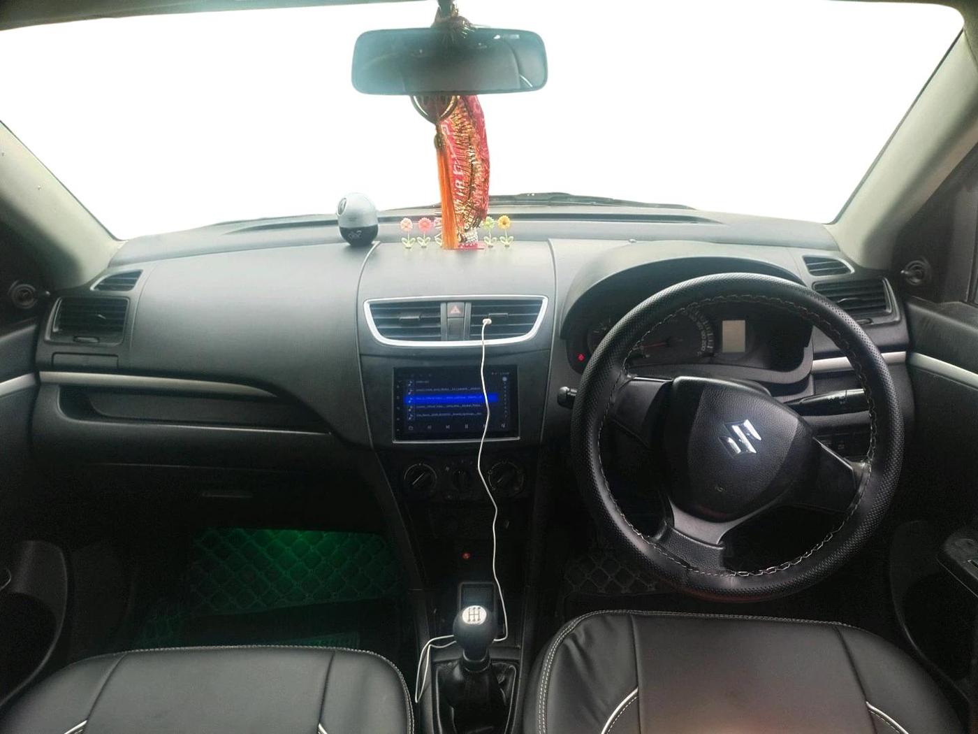 2016 Maruti Swift LXI (O), CNG, Manual, 83,060 km, interior