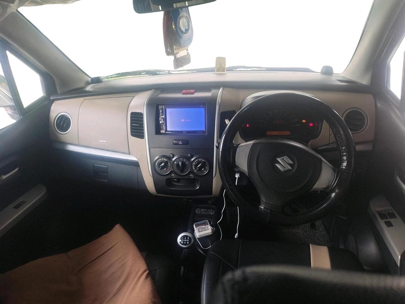 2017 Maruti Wagon R 1.0 LXI CNG, CNG, Manual, 2,21,617 km, interior