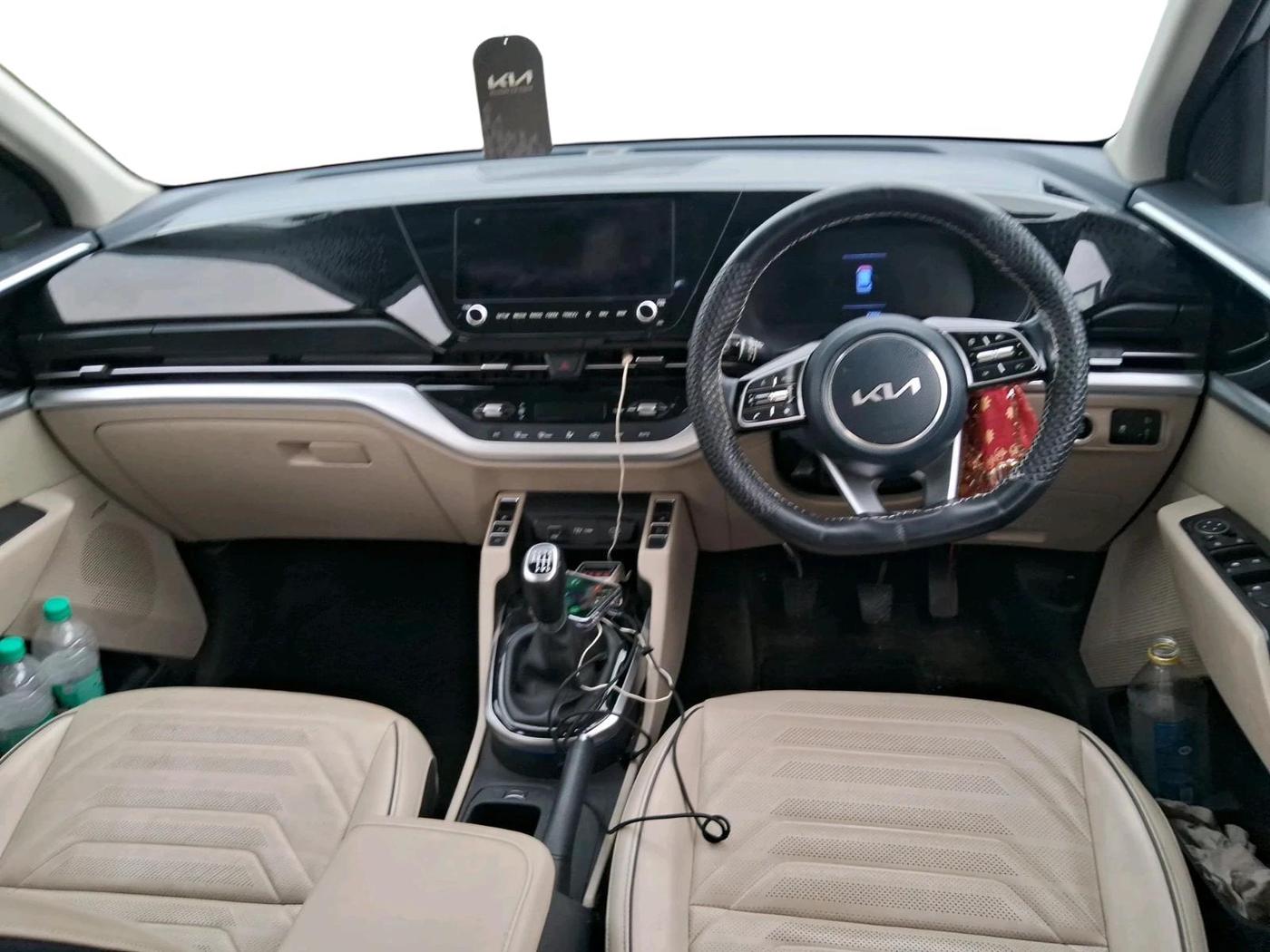 2022 KIA CARENS LUXURY PLUS 1.4 PETROL 7 STR, Petrol, Manual, 23,056 km, interior