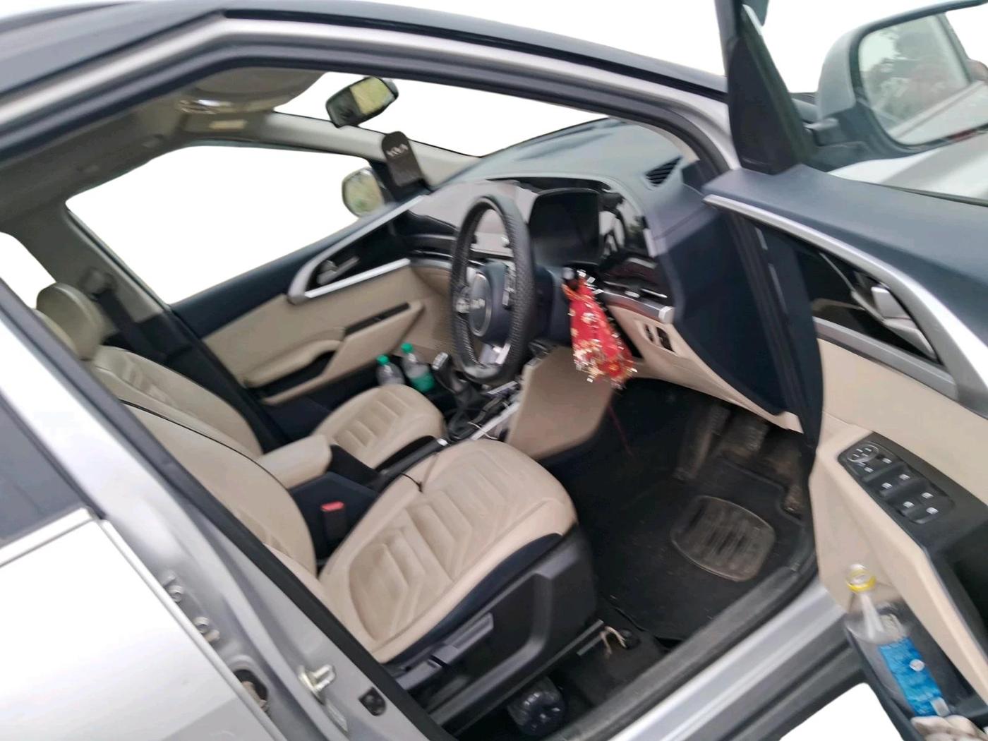 2022 KIA CARENS LUXURY PLUS 1.4 PETROL 7 STR, Petrol, Manual, 23,056 km, interior
