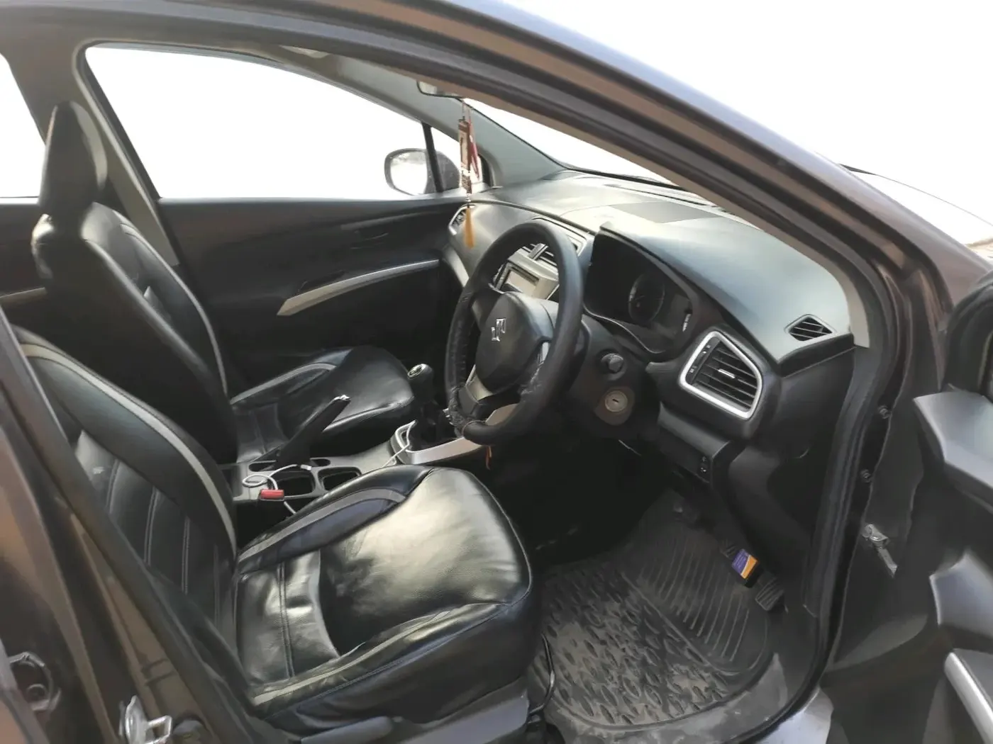 2017 Maruti S Cross SIGMA 1.3, Diesel, Manual, 1,03,502 km, interior