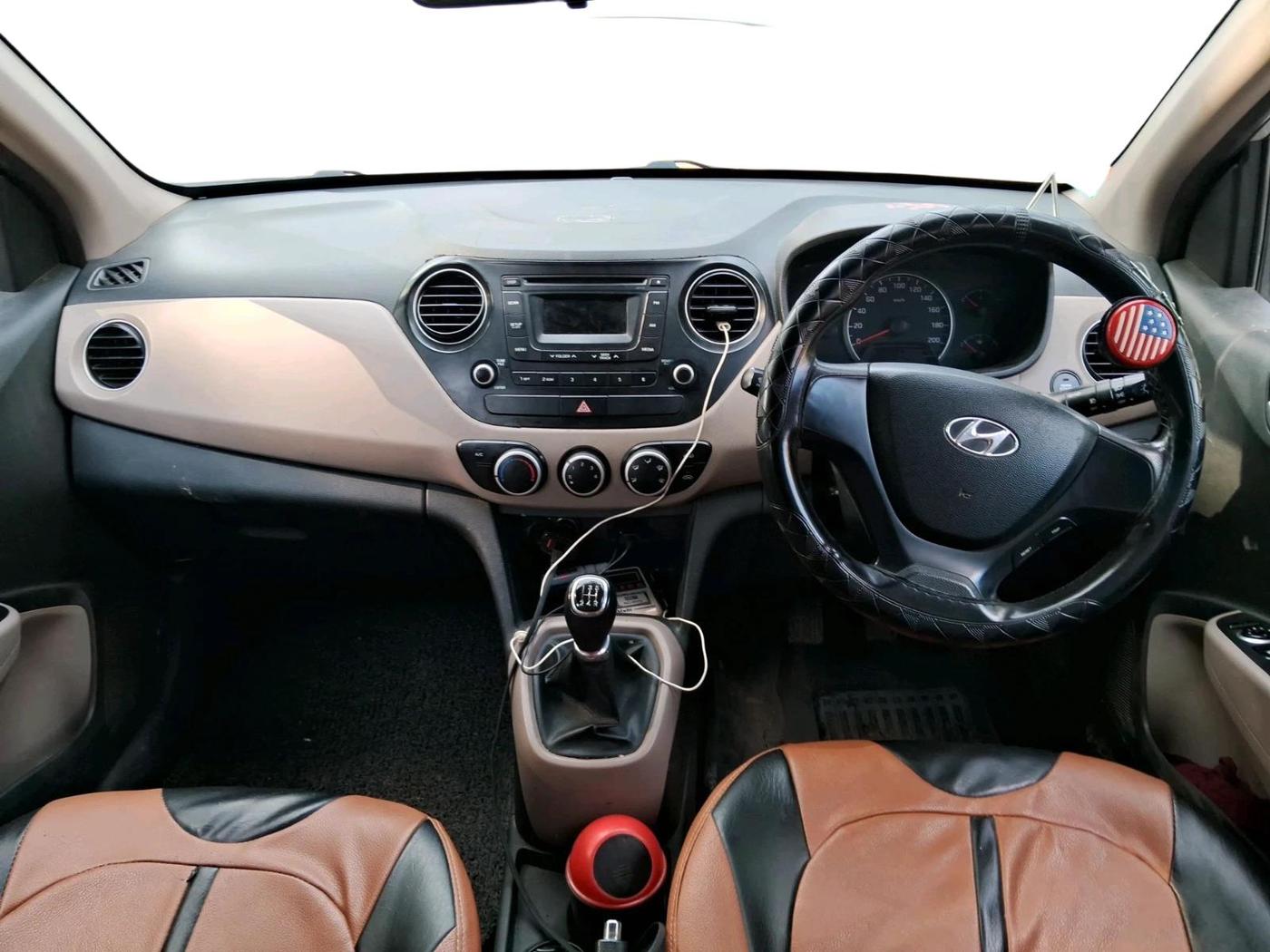 2014 Hyundai Grand i10 SPORTZ 1.2 KAPPA VTVT, CNG, Manual, 1,00,129 km, interior